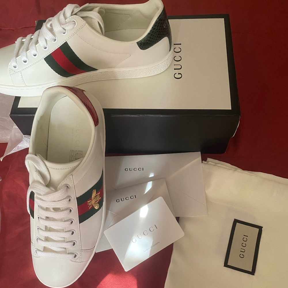 Gucci Ace Leather sneaker w/bee embroidery